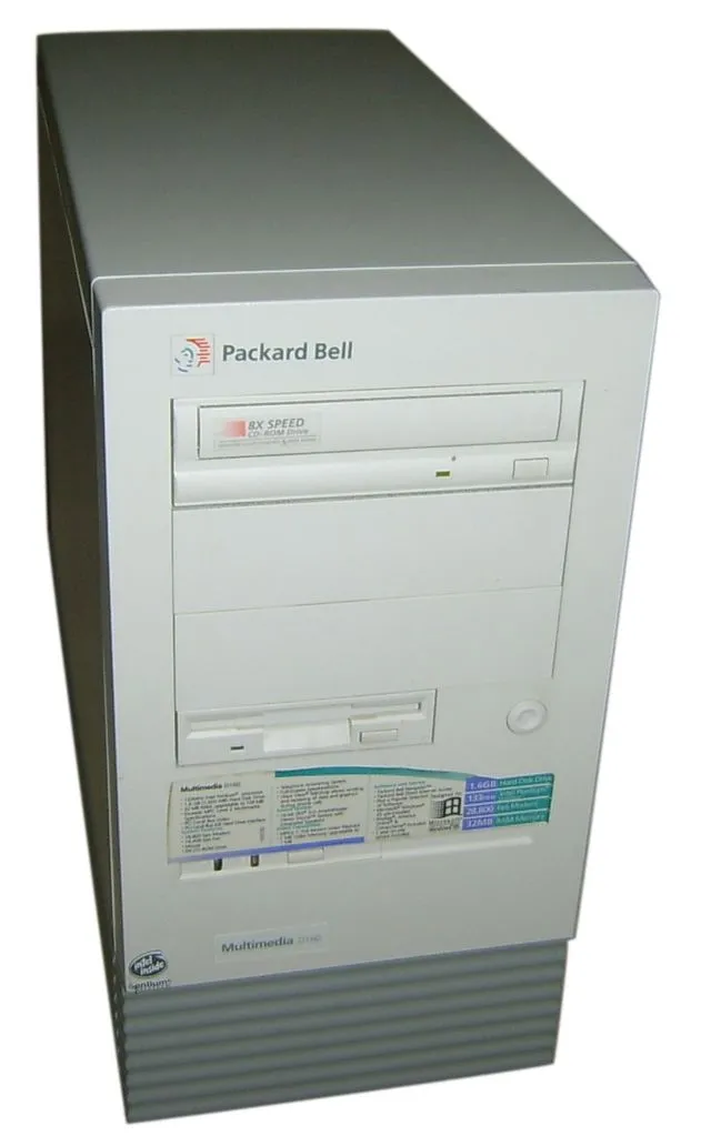 &nbsp; 图：1990 年代 Packard Bell 多媒体电脑（真实照片，Wikimedia Commons）&nbsp;&nbsp;